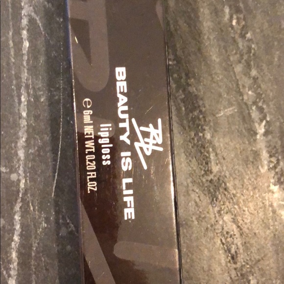Beauty Is Life lipgloss - Picture 2 of 3